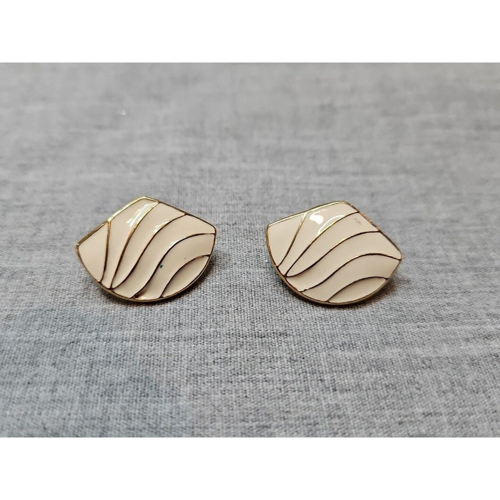 Vintage Seashell Beige Gold Tone Earrings, Beach Theme, 1''